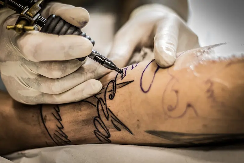 Profudnidad de la aguja al tatuar líneas
