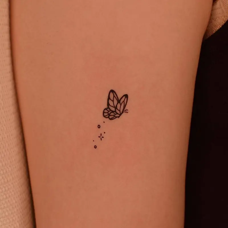 Tatuaje mariposa muñeca