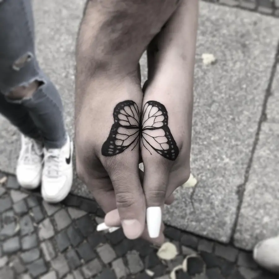 Ideas de mariposas para parejas en mano