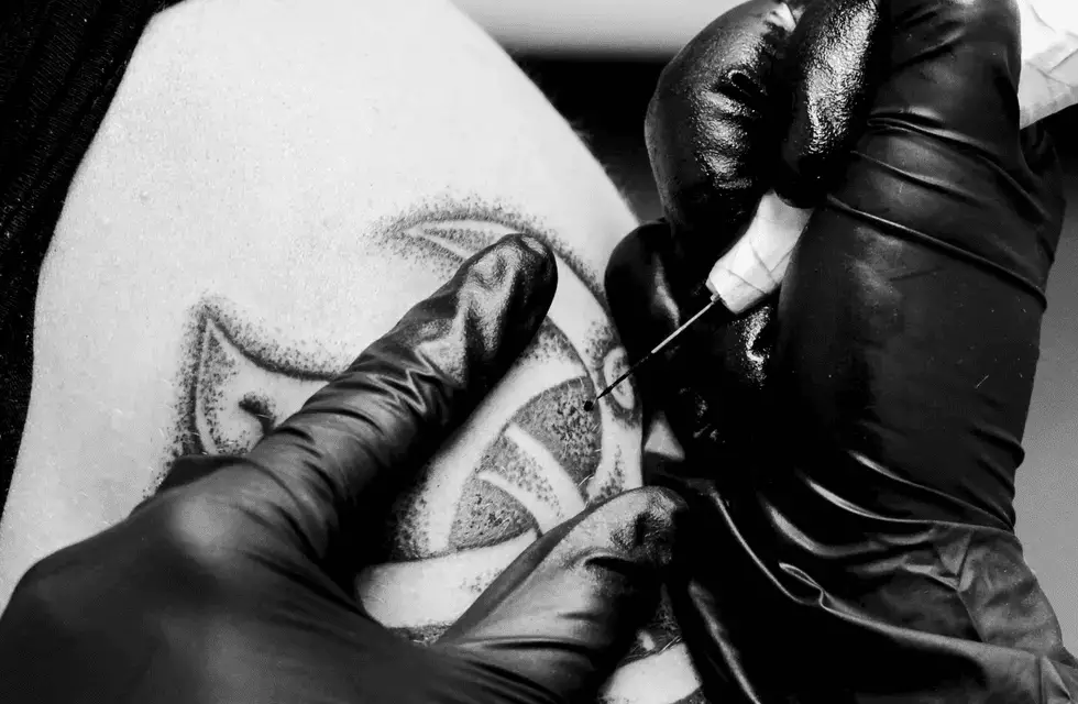 Aprender a tatuar handpoke